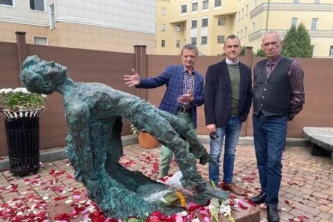 Открытие памятника поэту