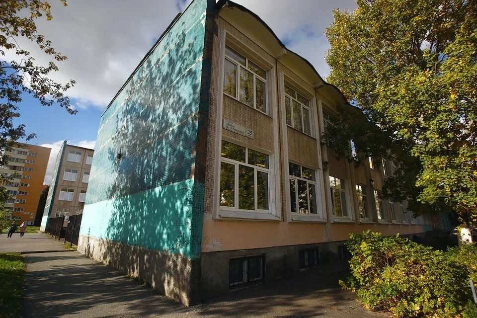 Выпускной в екатеринбурге 2022. Михаил маневич классная школа. Школа ломоносова талдыкорган. Впала школа. Впала школа.