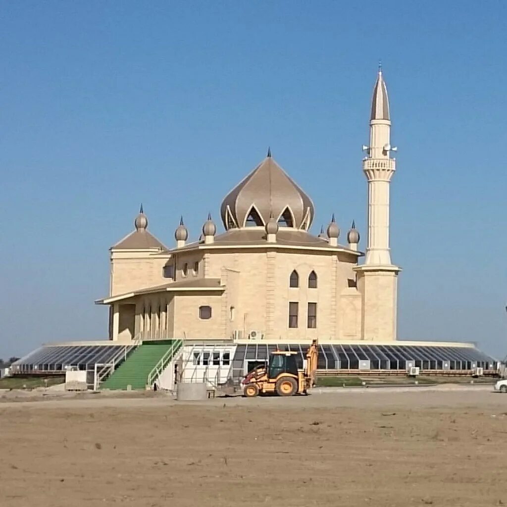 Новая мечеть в кизляре. Мечеть в кизляре. Центральная мечеть кизляра. Джума мечеть кизляр. Мечеть кизляр.