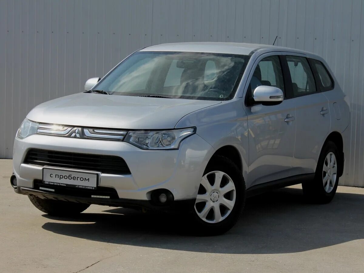 Mitsubishi outlander авито купить. Митсубиси Аутлендер 3 2012. Мицубиси Аутлендер 3 серебристый. Mitsubishi Outlander 2.0, 2010 серебристый. Мицубиси Аутлендер 2010.