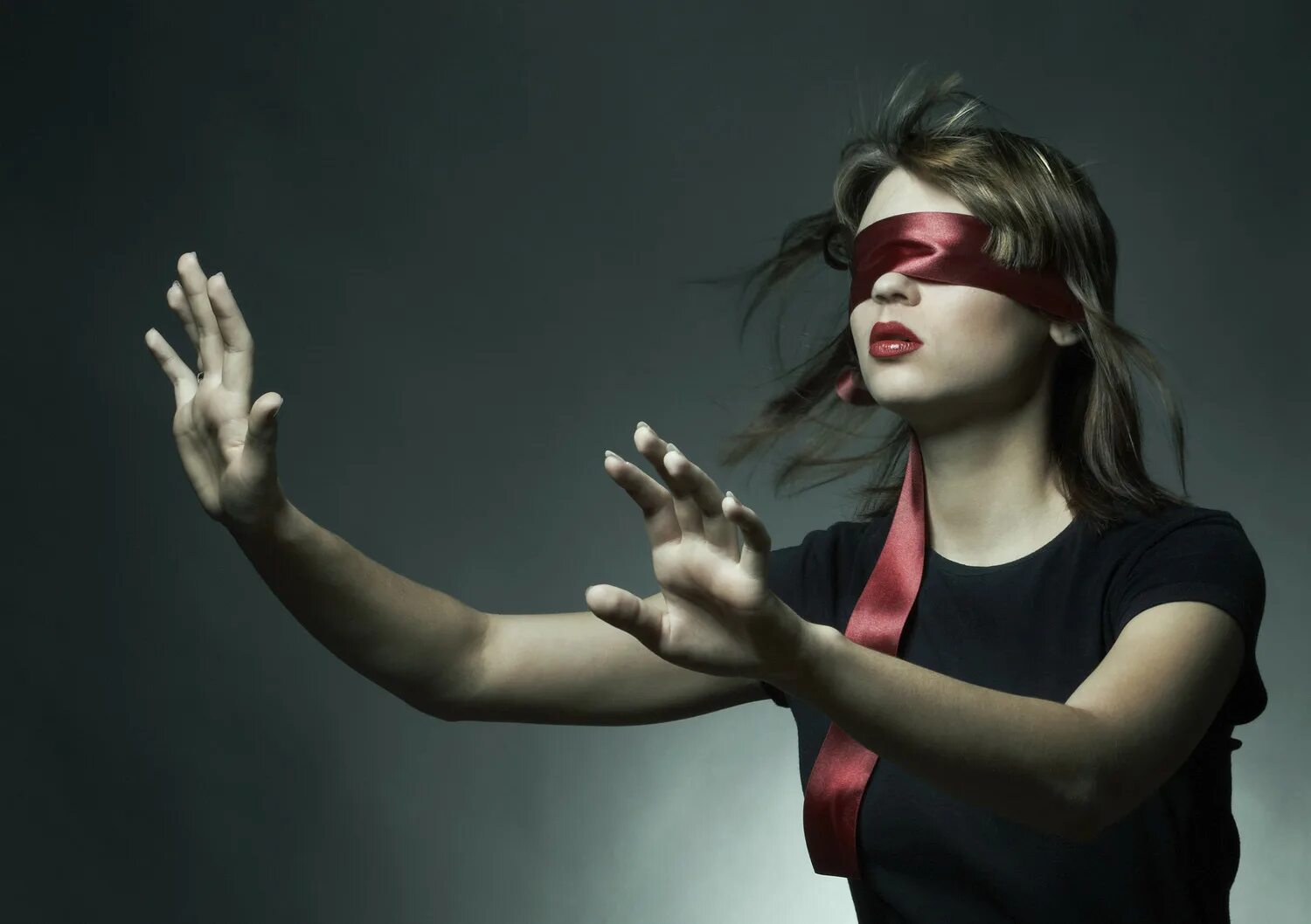 Мужское лицо с закрытыми глазами. Видения закрытыми глазами. Повязка на глаз. Красивые фэнтези глаза. Грустные глаза.