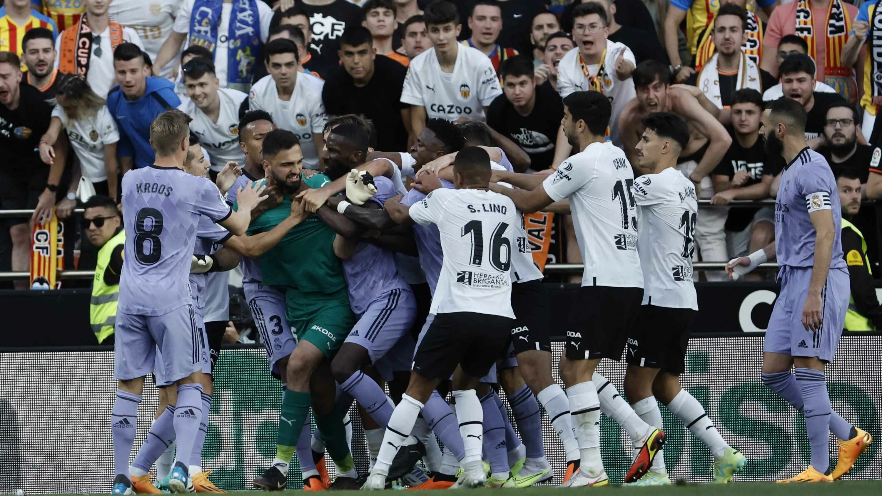 Реал Валенсия. Реал Мадрид. Канос Валенсия Реал. Valensiya real Madrid Futbol Live.