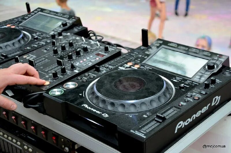 Dj master. Mixmaster mike диджей. диджей карлик. клубные картинки. майкл «mix master mike» шварц.