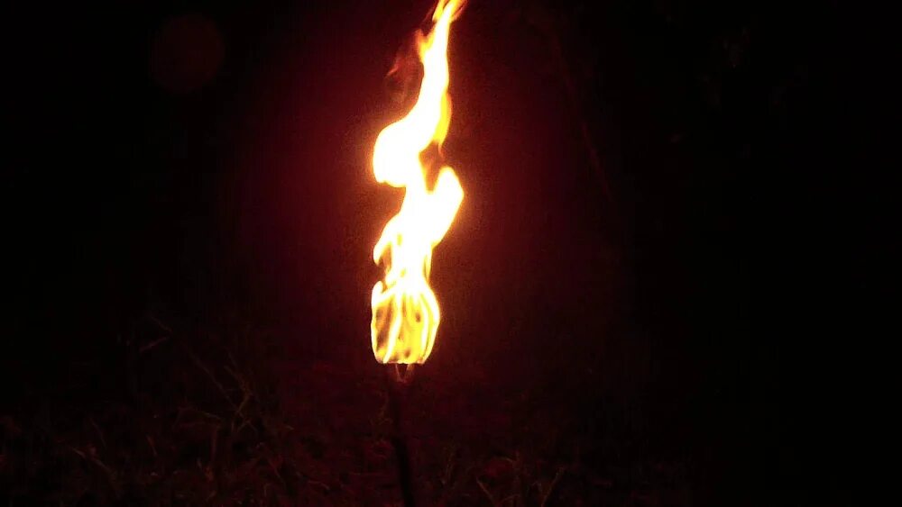 Костер факел Лучина. Старинный факел. Факел в темноте. Лампады и факелы. Костер источник света