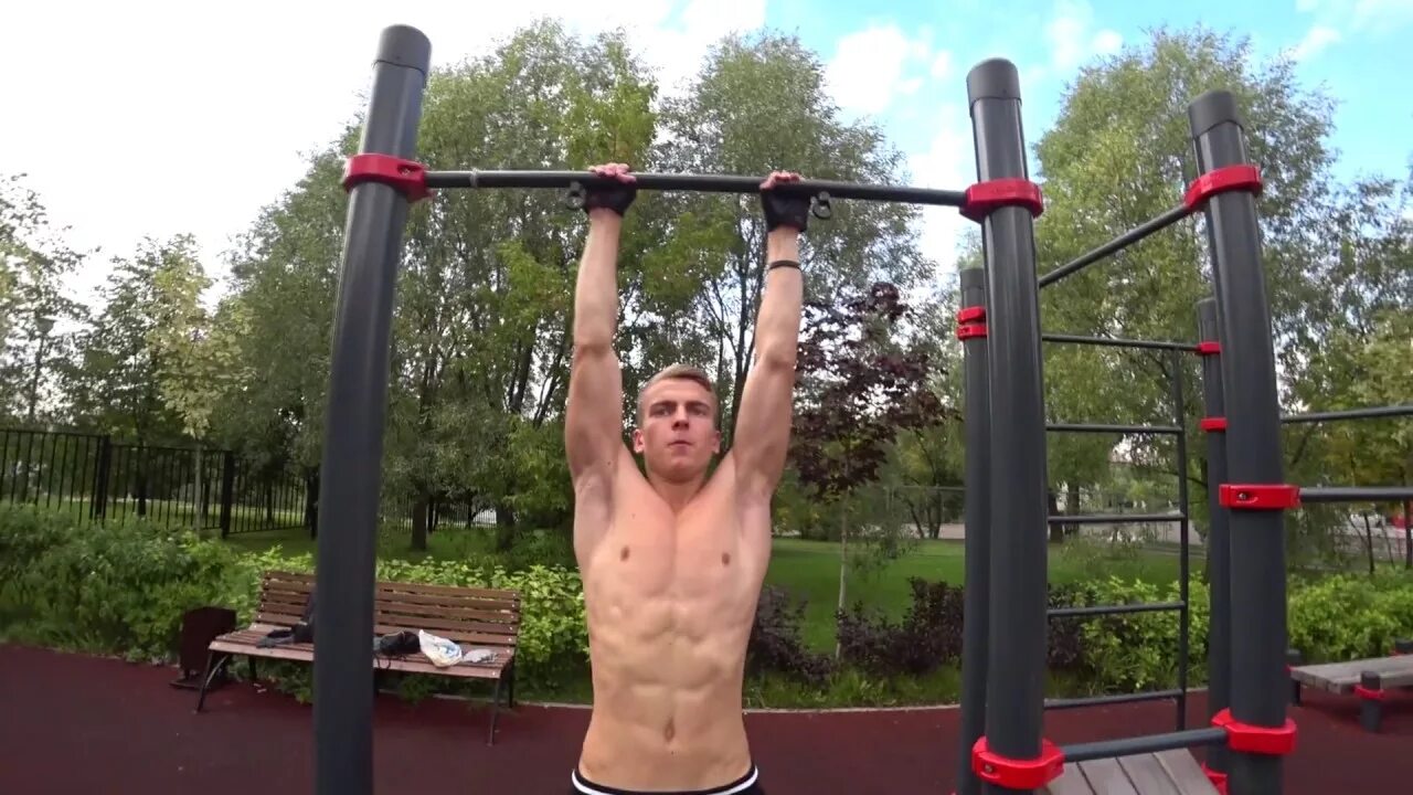 Только турник. Накачался на турниках и брусьях. Можно ли накачать на турнике. Накачаться на турнике. Можно ли накачать на турнике.