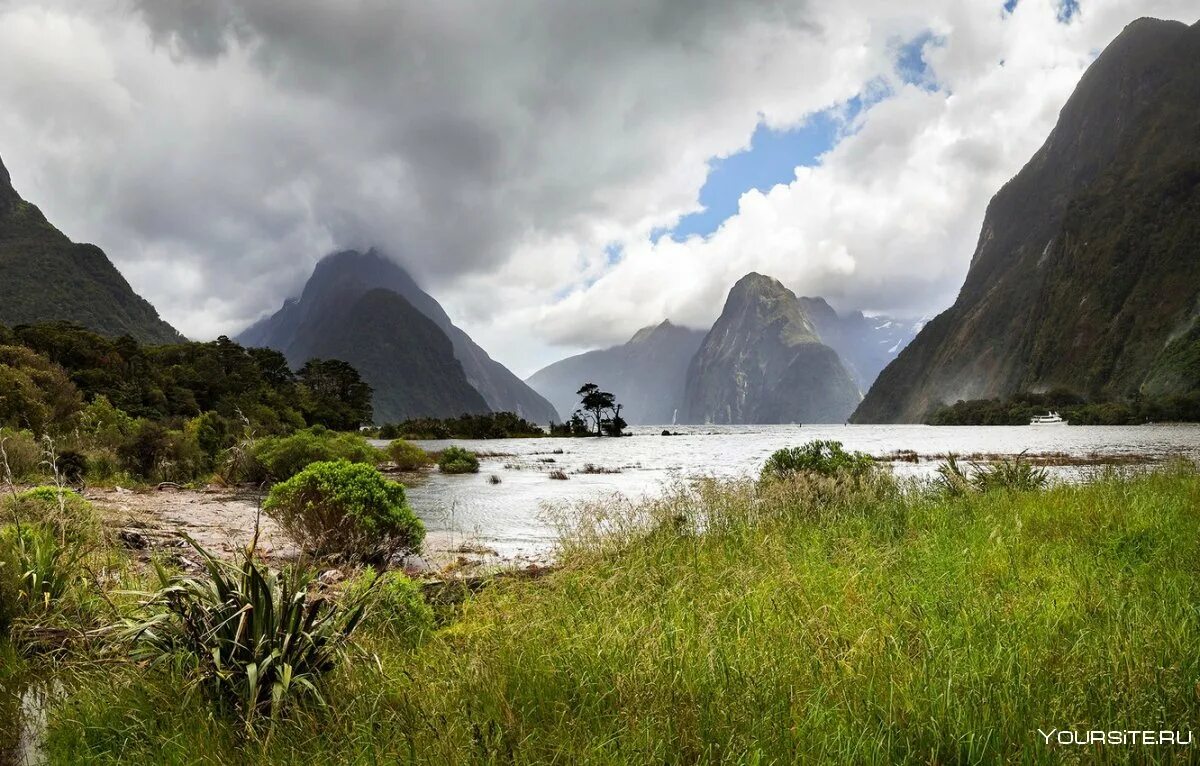 New zealand where. Милфорд саунд новая Зеландия. Парк Фьордленд новая Зеландия. Фьорд Милфорд-саунд в новой Зеландии. Новая Зеландия горы. Национальный парк.