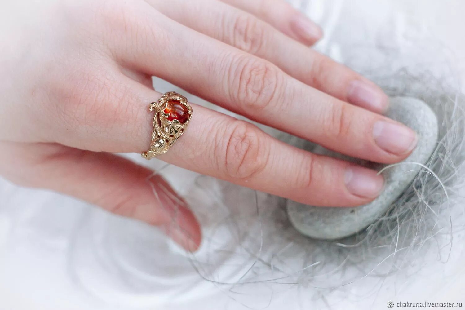 Бронзовое кольцо "АЛОНСАО" С солнечным камнем. Бронзовые кольца с камнем. Семейная реликвия кольцо. Кольцо камень бронза.
