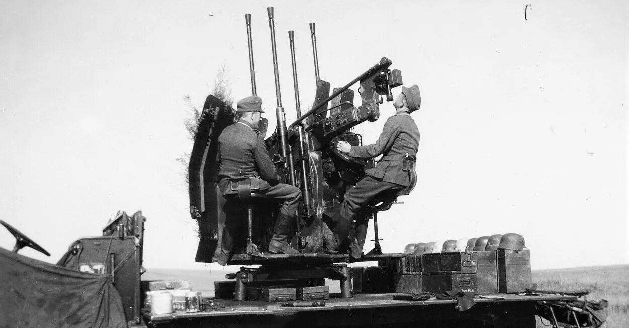 Советская зенитная артиллерия второй мировой войны. ЗСУ-57-2. Зенитное орудие 2cm Flakvierling 38. SD KFZ 7/1 2cm Flakvierling. Звуки отечественной войны
