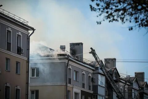 Пожар на крыше дома