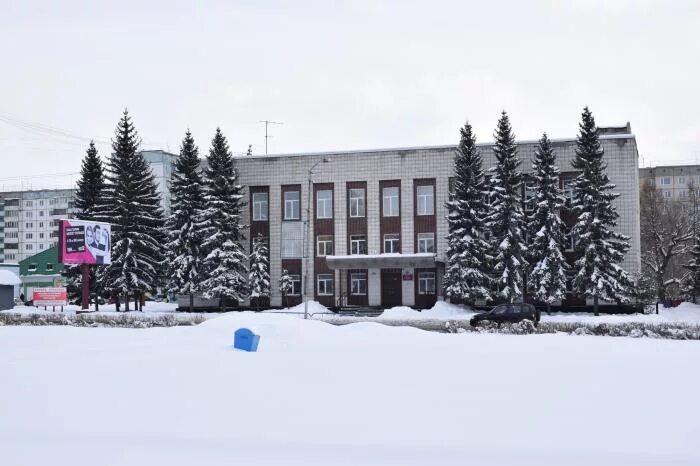 Центральная площадь Новоалтайск. Новоалтайск школа искусств. Школа искусств Новоалтайск 2. Администрация города Новоалтайска.