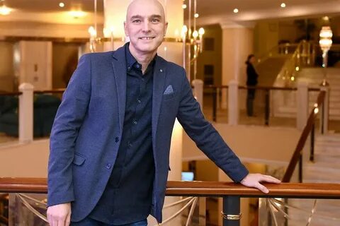 Сколько лет державину андрею певцу сейчас 2024