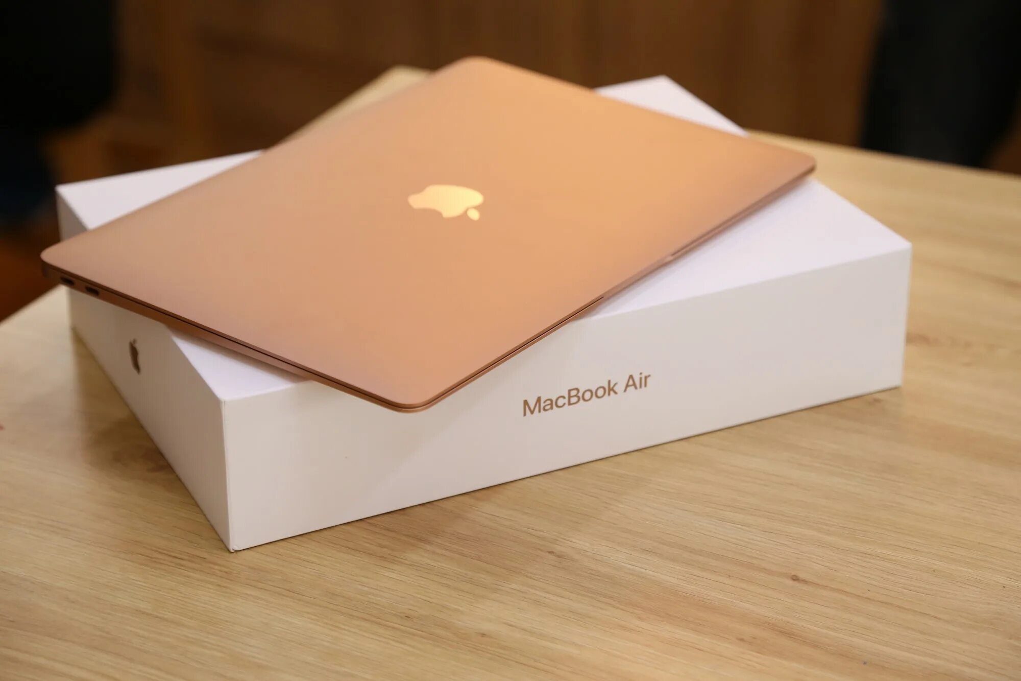 Мак айр. MACBOOK Air 13 m1 коробка. Макбук Эйр м1 2020 золотой. MACBOOK Air 2020 m1 коробка. MACBOOK Air m1 упаковка.