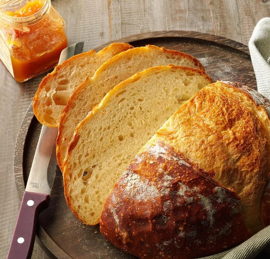 Простой хлеб дома в духовке. Домашний хлеб. Домашний хлеб и выпечка. Хлеб домашний круглый. Пышный хлеб.