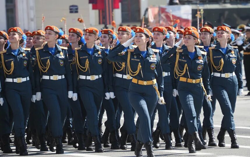 Случае параде. Парад Победы МЧС СПБ. МЧС парад СПБ 2022. Парад МЧС на Дворцовой. МЧС на параде Победы.