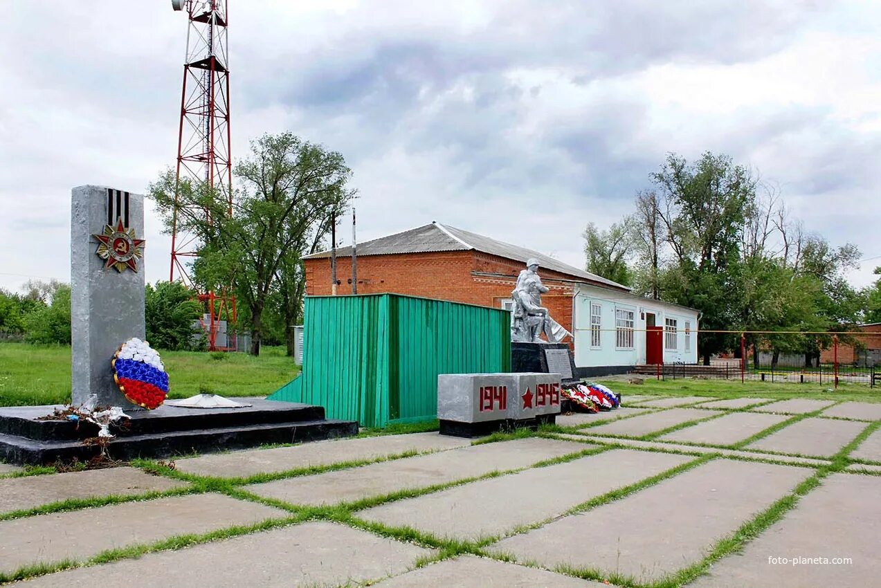 Погода в соленом кантемировского. Хутор Верхнесоленый Ростовская область. Красный октябрь Веселовский район. Веселовский район х. Верхнесоленый ул. Центральная 19. Хутор верхний соленый.