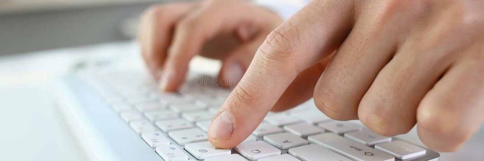 Бабушка печатает на клавиатуре. Гиф печатает на клавиатуре. Typing fingers. Рука в костюме печатает. Page for typing