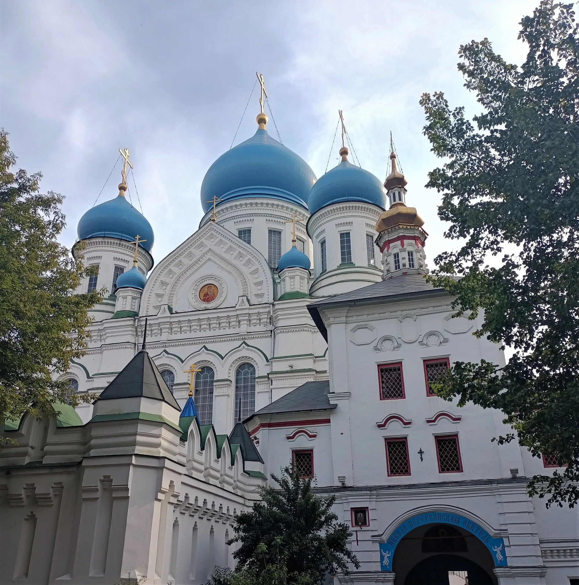 Николо-Перервинский монастырь. Надвратная церковь Толгской иконы Божией Матери, 