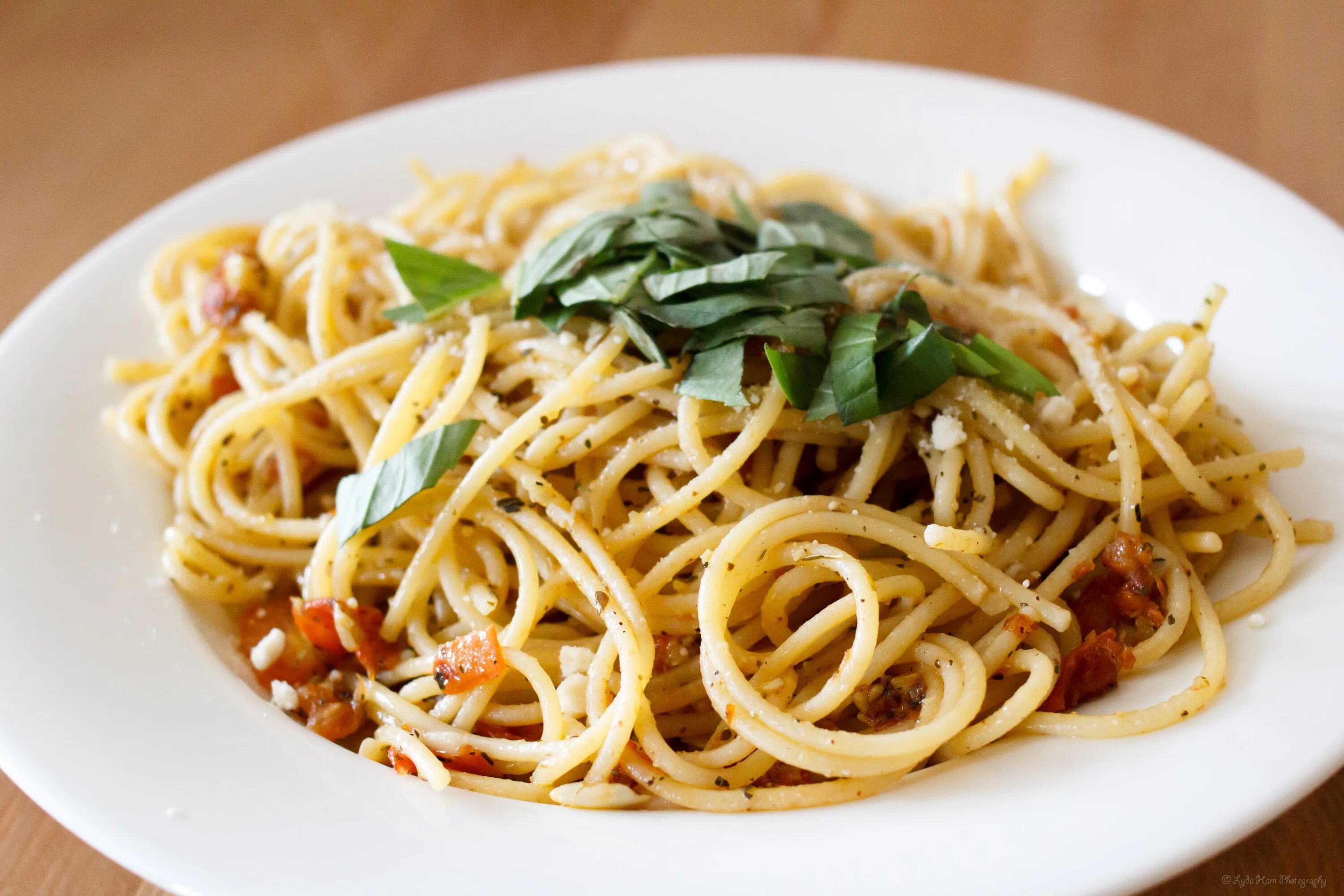 Спагетти с кальмарами и морской капустой. Спагетти с арахисом. Спагетти с морской капус.