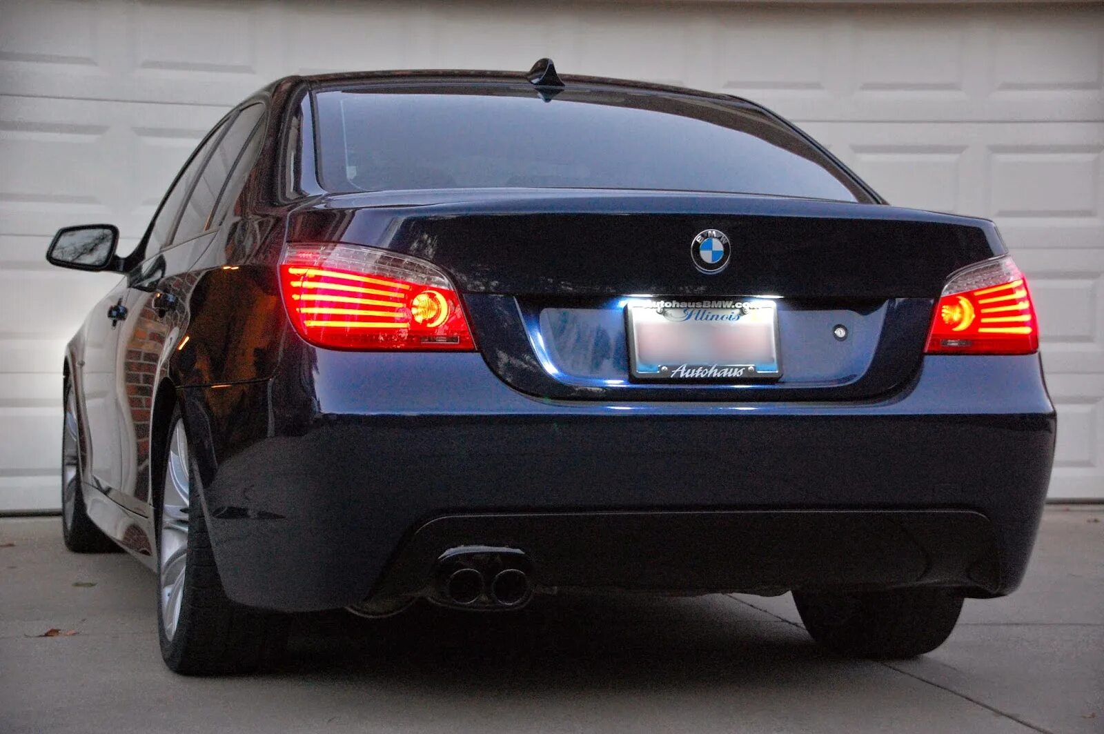 BMW e60 LCI. BMW e60 рестайл. BMW e60 дорест. Фонарь е60