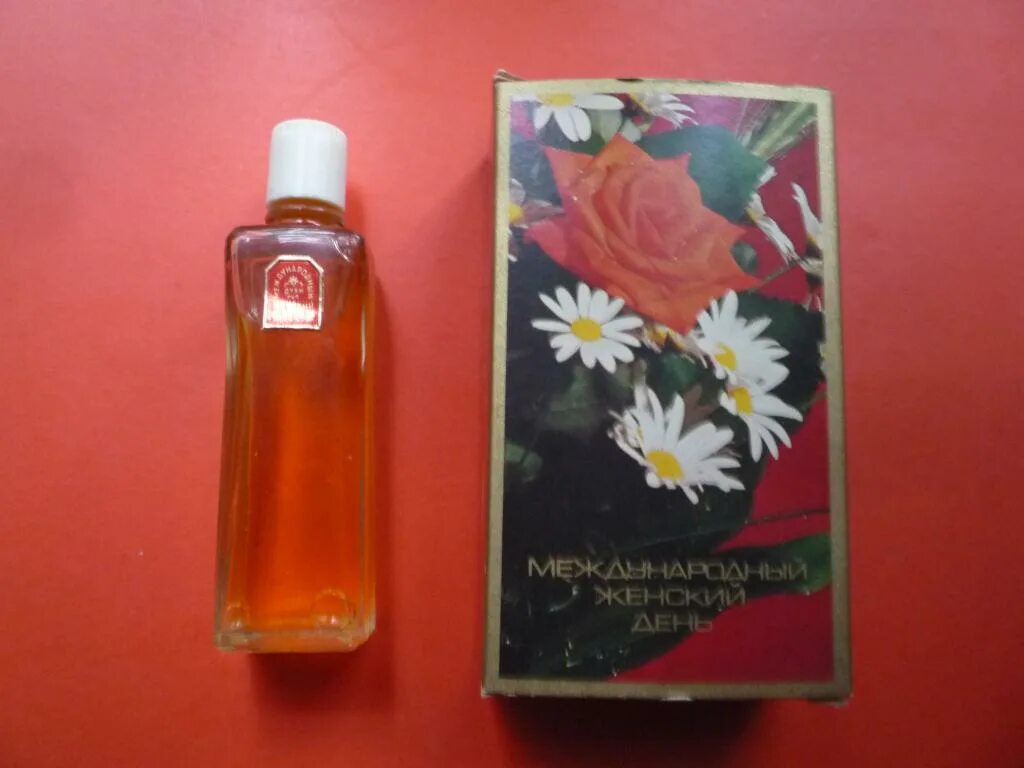Новая заря парфюмерия. Духи новая заря 1999. Духи новая заря аналоги. Старые флаконы духов новая заря. Новая заря духи похожи на.