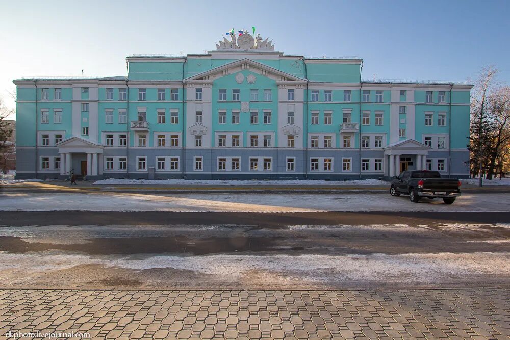 Администрация города Комсомольск на Амуре. Дом советов Комсомольск на Амуре. Архитектура Хабаровского края Комсомольс на Амур. Здание администрации Комсомольска на Амуре. Вагонная комсомольск на амуре