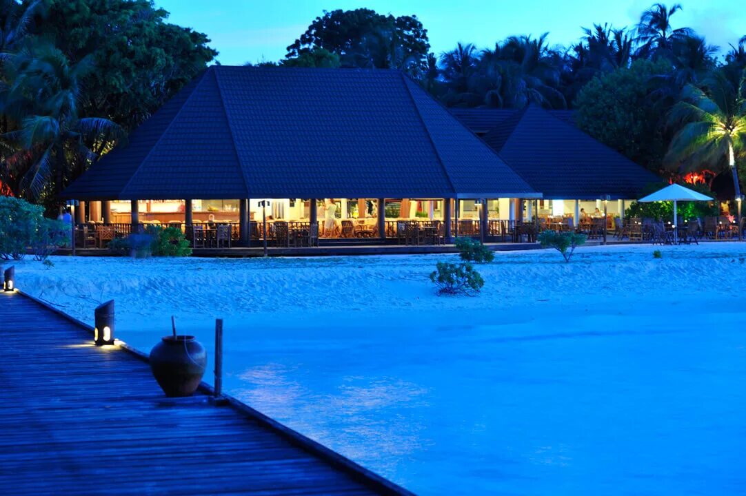 Im holiday. Мальдивы холидей исланд резорт. holiday island resort 4 мальдивы. остров диффуши мальдивы. холидей айленд мальдивы фото.