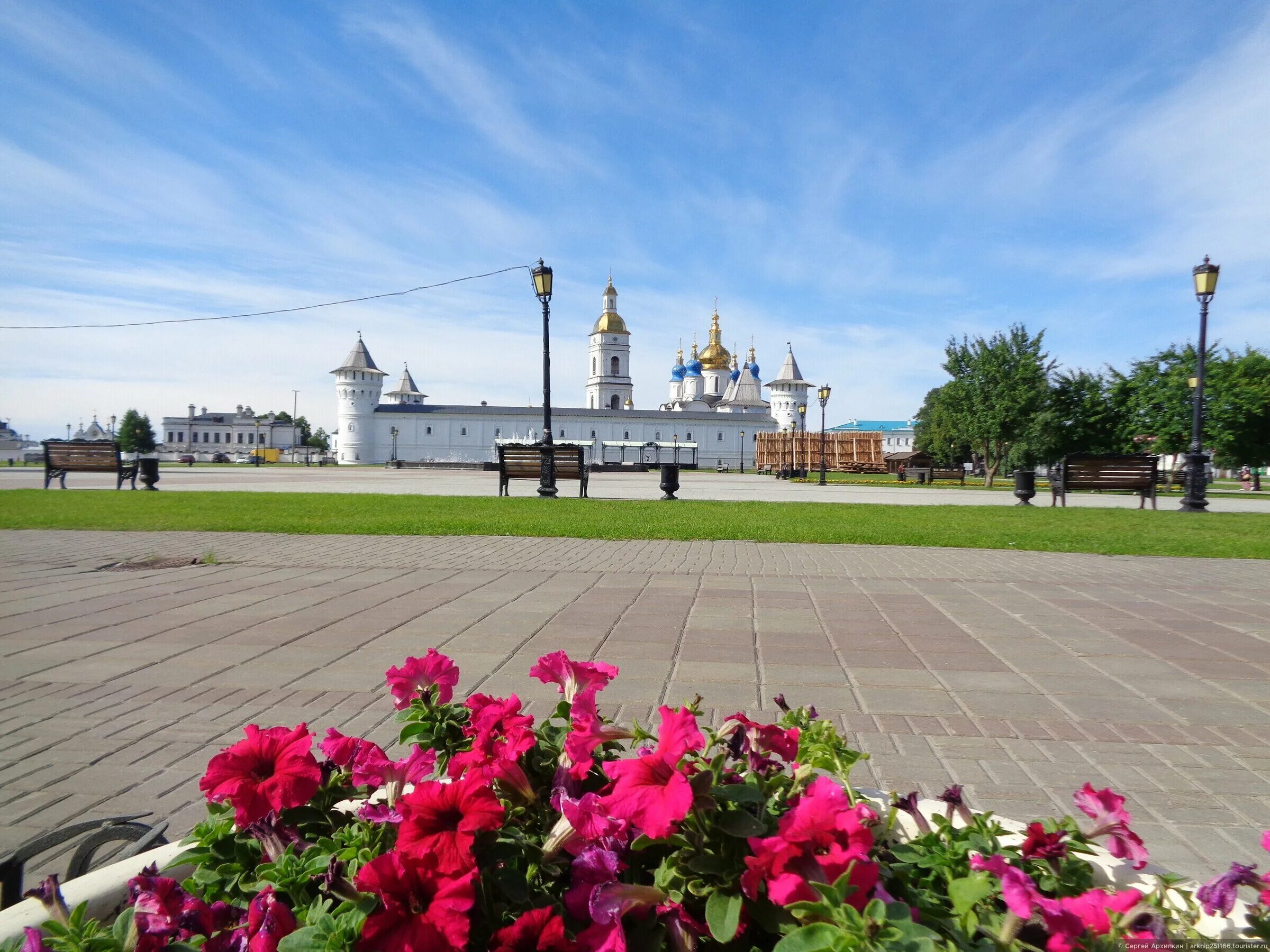 Якутск тобольск. Тобольский Кремль Тобольск. Тобольский Кремль памятник Ремезову. Тобольский Кремль Тюмень. Кремль Тобольск сверху.