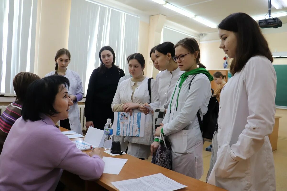 Мед колледж Чебоксары. Чебоксарский медицинский колледж в городе Канаш. Средний медперсонал. Врачебный персонал. Сайт мед чебоксары