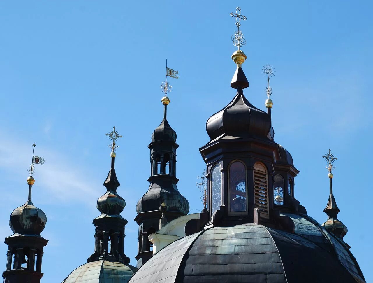 спб православный храм черные купола. успенская церковь нижний новгород купол. храм с чёрными маковками москва. храм черного цвета. храм с чёрными маковками москва.