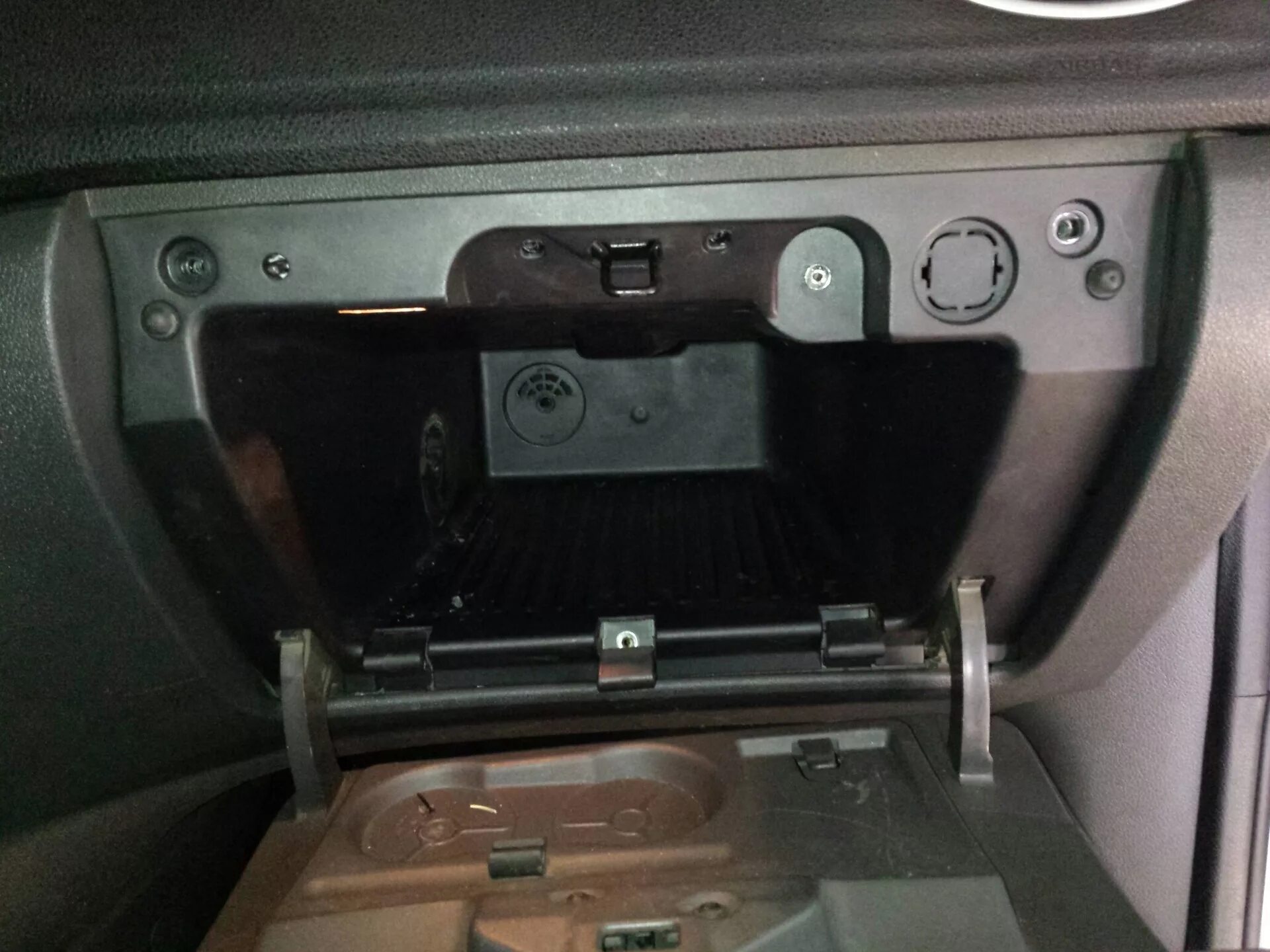 Как снять бардачок форд фокус 2 рестайлинг Подсветка бардачка. Ford Focus III Hatchback, 2 л, 2012 года просто так DRIVE2