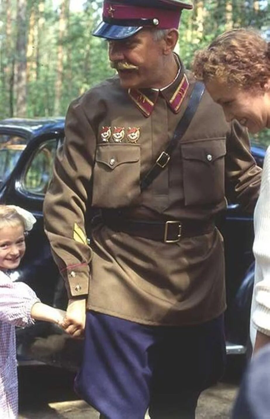 Сколько лет михалкову в утомленные солнцем. Утомленные солнцем 1994. никита михалков утомленные солнцем 1994. утомлённые солнцем фильм 1994. утомленные солнцем михалков.