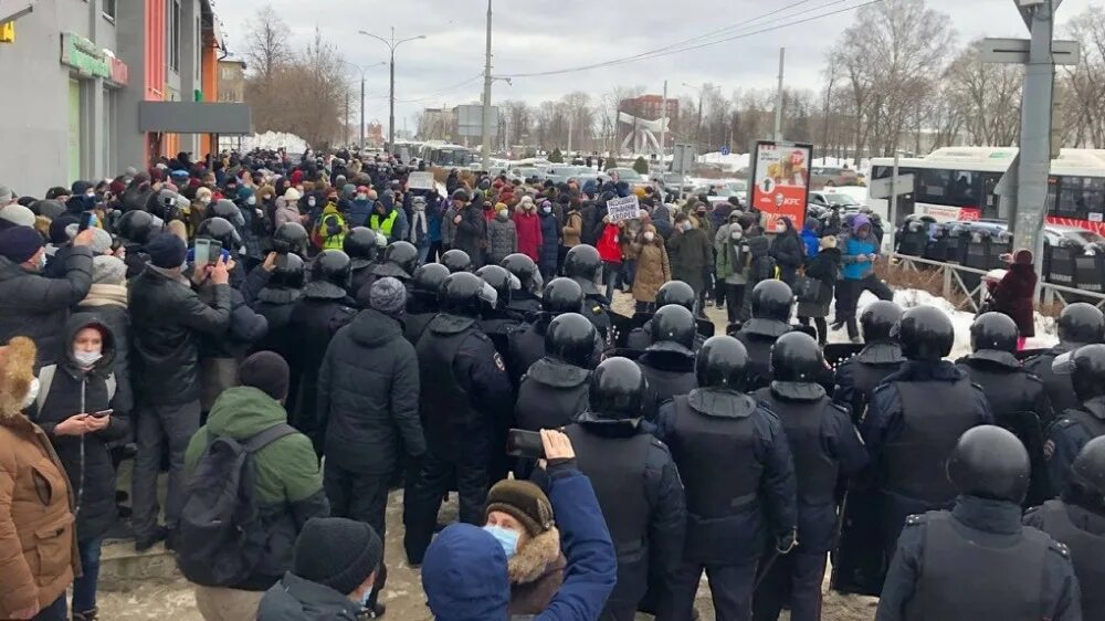 Штраф митинг. Штраф за митинги в России. Шествие в поддержку Навального в Перми. Страна штрафов за митинг.