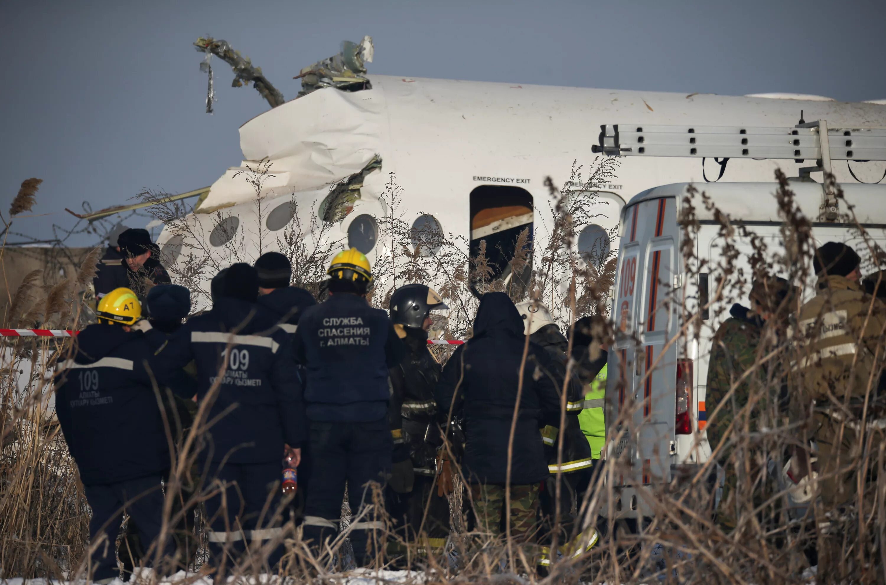 Что произошло в этот день в мире. Авиакатастрофа Fokker 100 под Алма-атой |. Авиакатастрофа в Алма Ате 2019. Fokker 100 Алматы катастрофа. Авиакатастрофы в Алма-Ате в1966г..