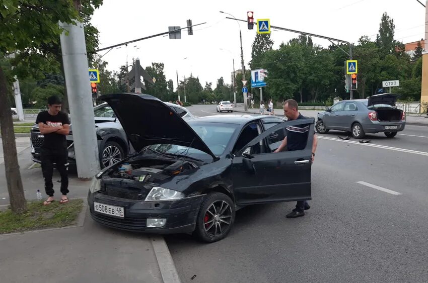 Фамилии потерпевших. Авиаторов происшествие ДТП. ДТП С участием Mitsubishi Lancer x Пронск. Памятник разбитому автомобилю.