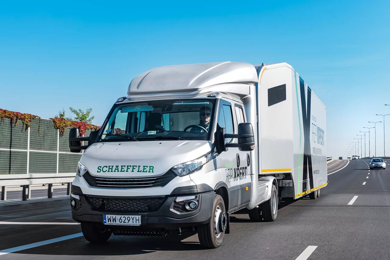 Грузовик Ивеко Дейли. Ивеко Дейли грузовой. Iveco Daily 2021. Ивеко Дейли фургон.