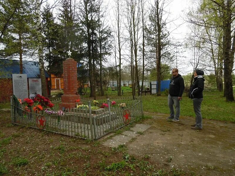 Шуйское вяземский район. Село Шуйское Вяземский район Смоленская область. Братская могила Вяземский район. Шуйское Братские могилы. Братская могила Вязьменский район.