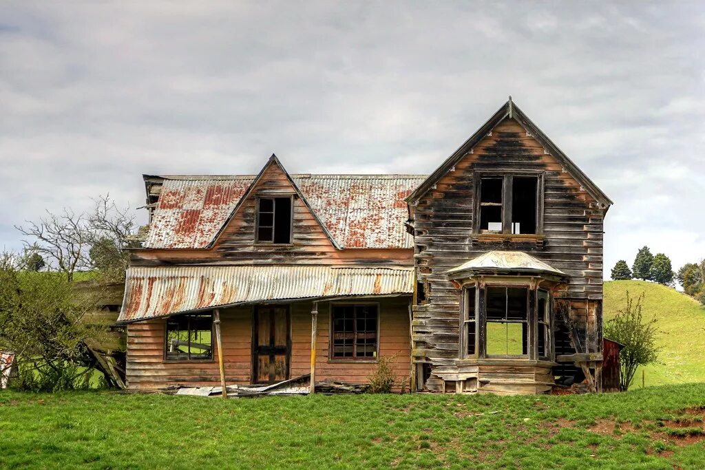 Old new home. Старые американские дома. Старый дом в Америке. Новая Зеландия старинные дома. Old and New House.