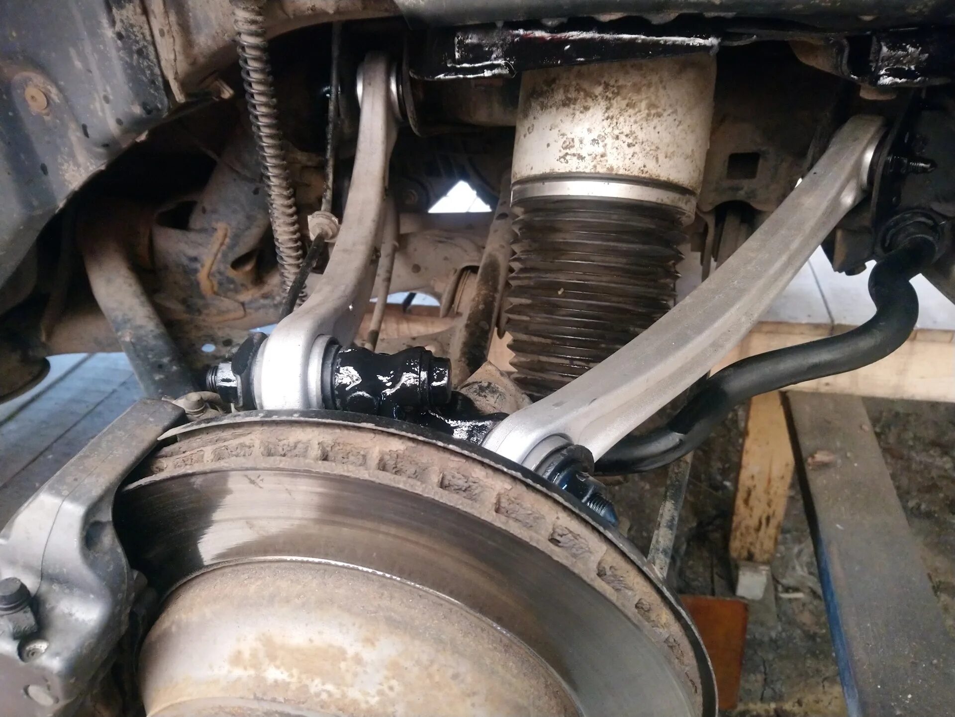 Замена передних стоек - Volkswagen Touareg (1G), 3 л, 2008 года своими руками DR