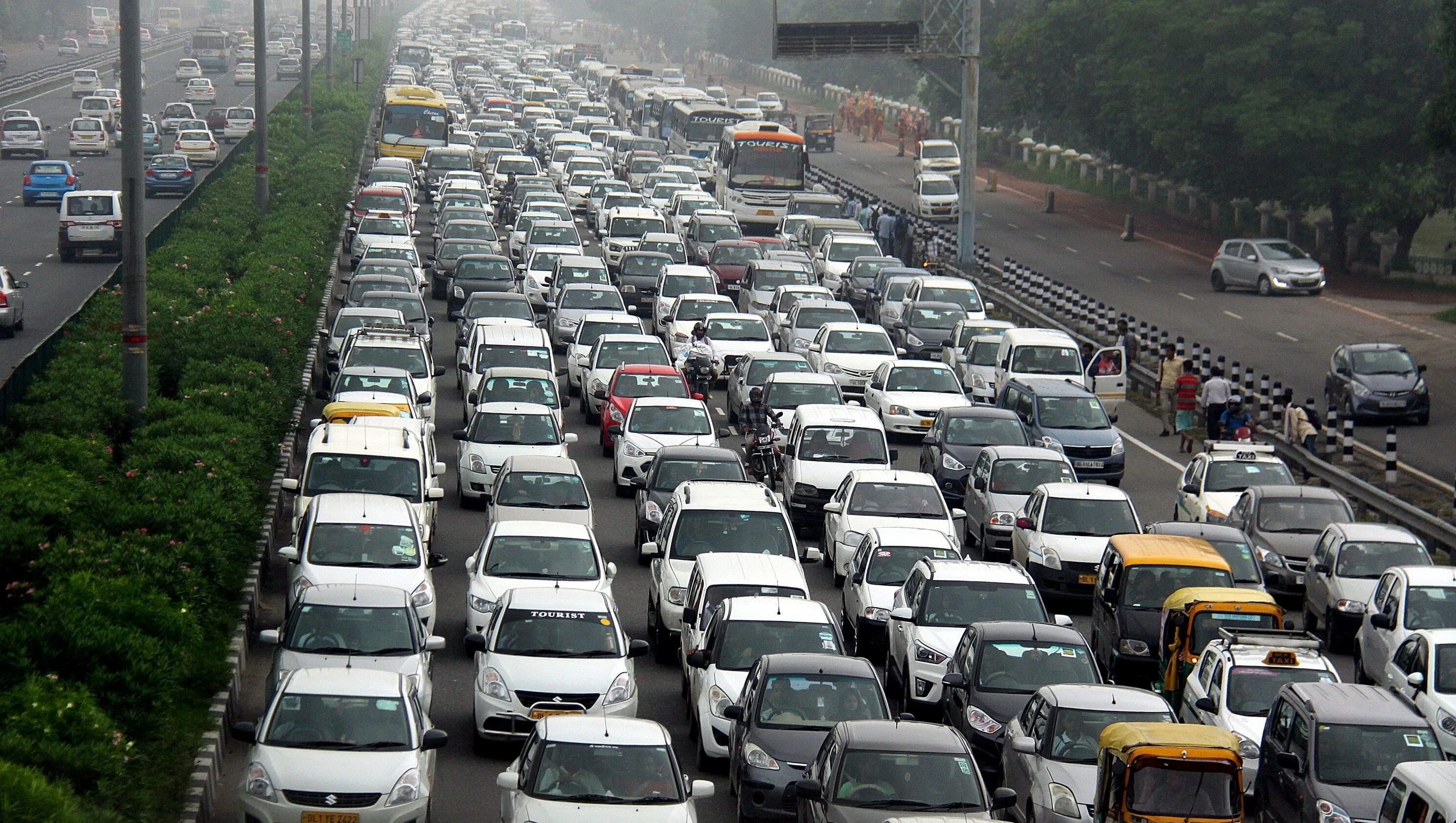 Traffic picture. Пробки в Индии. Пробки в Дели. Дорожный затор. Дорога хаоса.