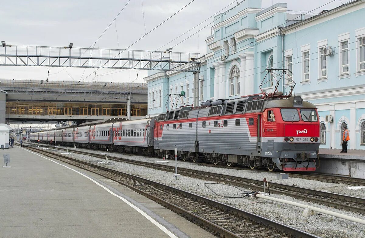 Вокзал челябинск екатеринбург. РЖД вокзал Челябинск. Чс7 Уфа. Железнодорожная станция Челябинск пассажирский. ЮУЖД Челябинск вокзал.