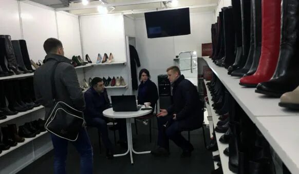 Выставка обуви москва измайлово. Измайлово шуз 2021 выставка. Туфли выставка. Выставка обуви москва измайлово. Выставка мосшуз.
