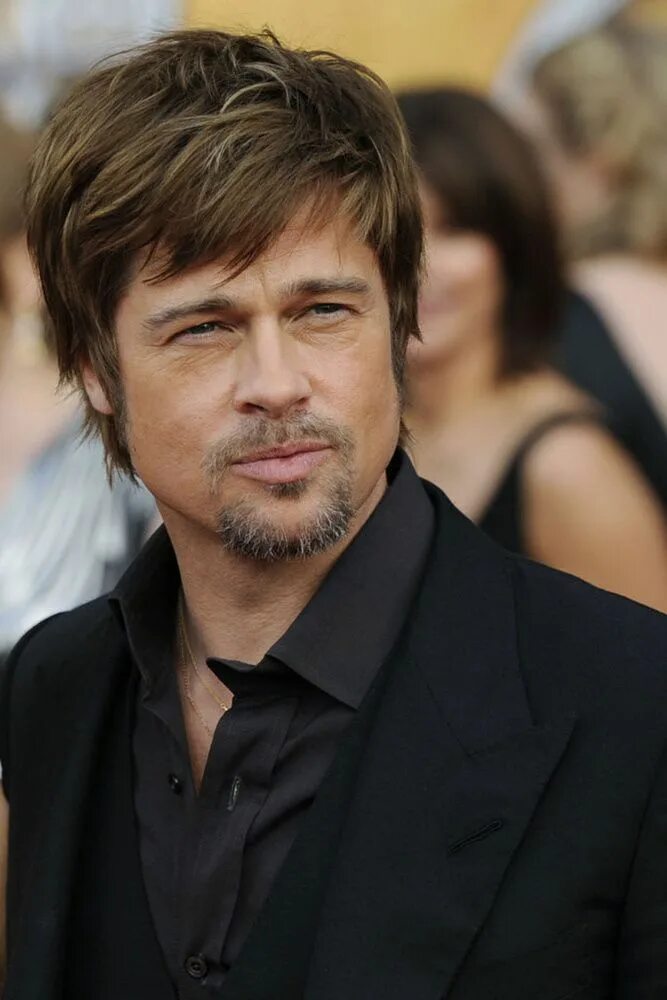 Брэд Питт (Brad Pitt) длинные волосы. Brad Pitt 2008. Стрижка Брэд Брэд Питт. Брэд Питт прически. Брэд питт волосы