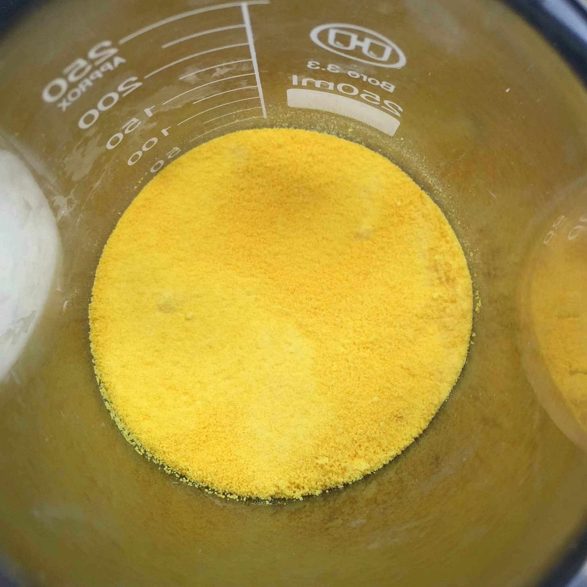 Какой хлорид желтого цвета. Коагулянт Polyaluminium chloride. Желтые хлориды. Ярко желтый коагулянт. Цезий хлористый получился желтого цвета.