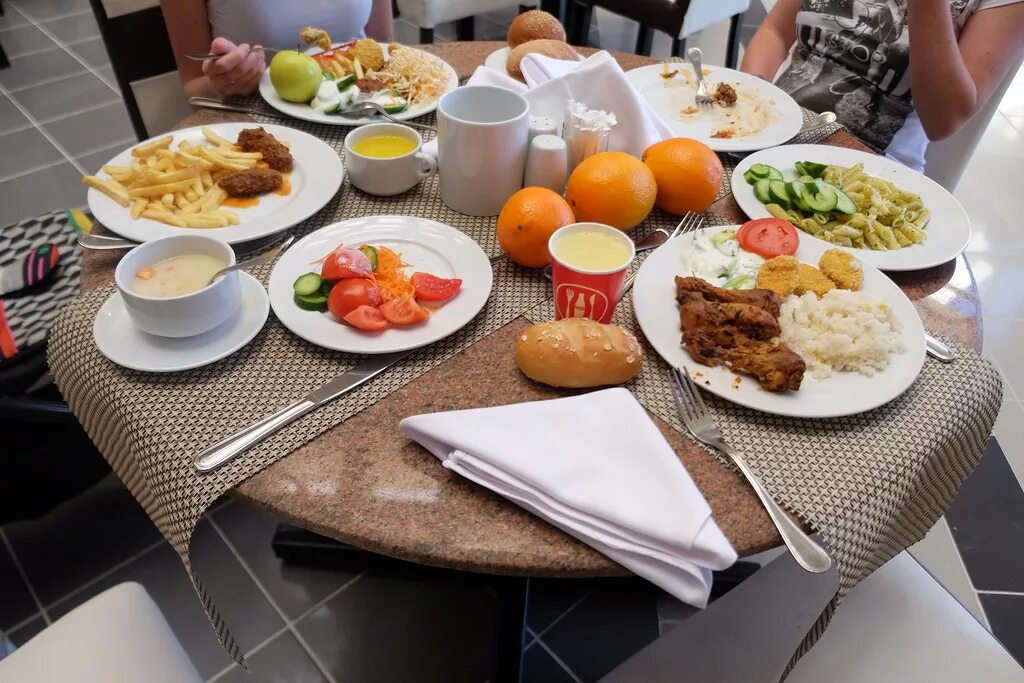 обед в отеле. питание полный пансион. шведский стол в отеле. полный пансион это какое питание. Bb питание.