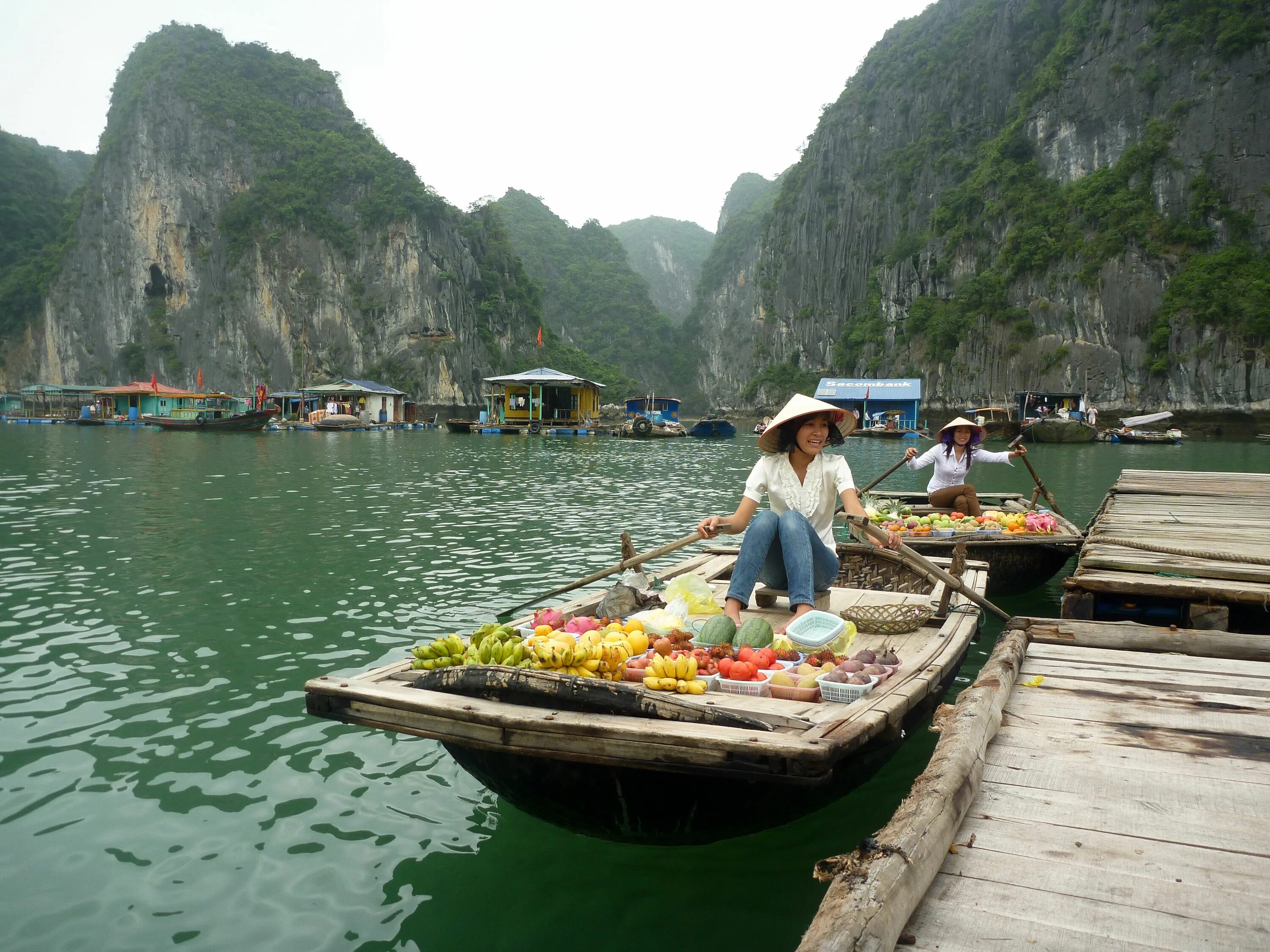 Best vietnam. Вьетнам Халонг туризм. Вьетнам Ханой пляжи. Бухта Халонг из Нячанга. Социалистическая Республика Вьетнам пляжи.