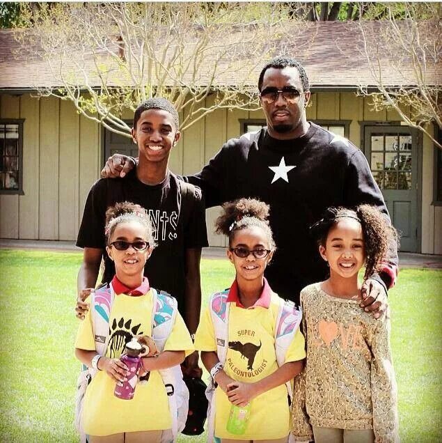Kim porter puff daddy. Шон комбс дети. Шон комбс дети. Пафф дэдди и его жена. Шон комбс фото с женой.