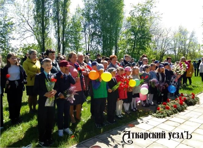 Лопуховка (село, Аткарский район). Поселок Лопуховка Аткарский район Саратовская область. Летние каникулы, в Аткарске   8 школа. Село Лопуховка Вольского района.