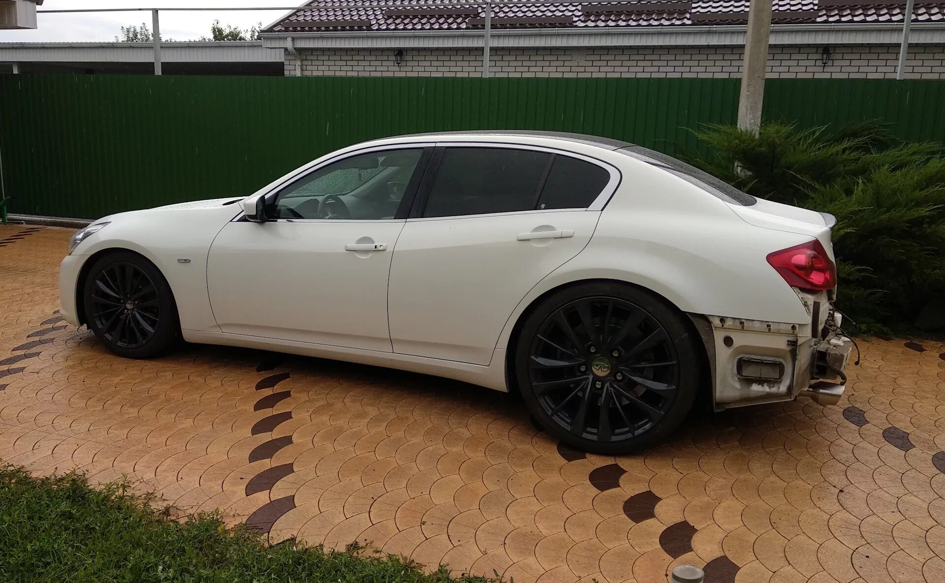 Диски на роллс ройс куллинан. R24. Berkut r24 комплектация. Роллс ройс куллинан r24. Инфинити qx56 r24.