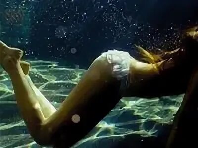 Девушки под водой в ванне. Фотосессия в ванной с водой. Красивая девушка в ванной. Девушка под водой в ванне. Девушка в воде.