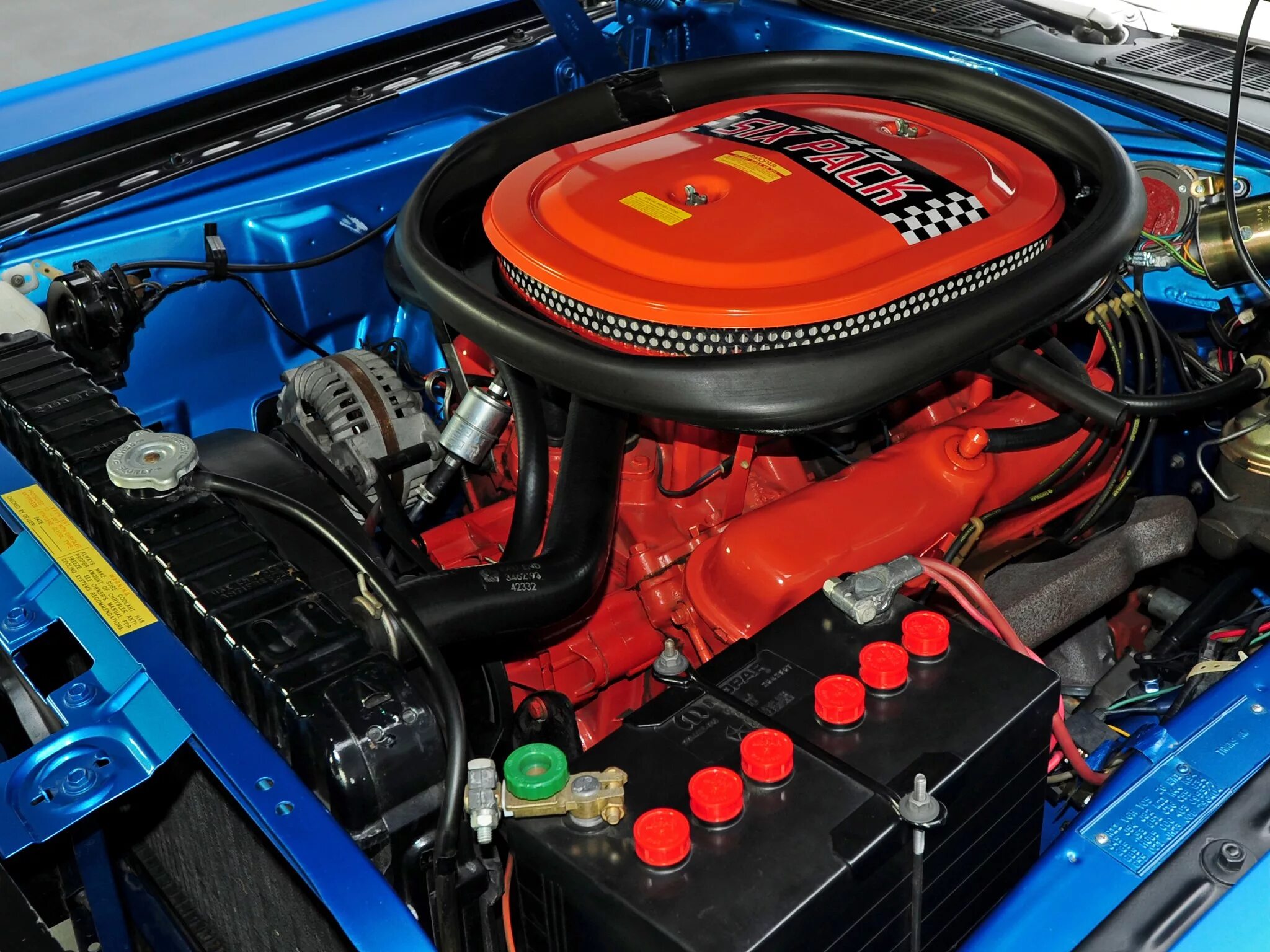 Додж челленджер двигатель. Dodge Challenger 1970 двигатель. Двигатель Додж Челленджер 1970. V8 двигатель dodge Challenger. Dodge Challenger 440 v8.